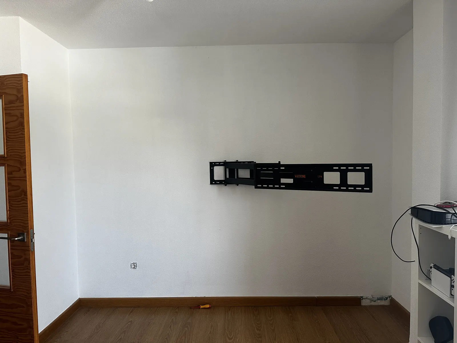 Palillería con iluminación LED y mueble de TV flotante — foto 1